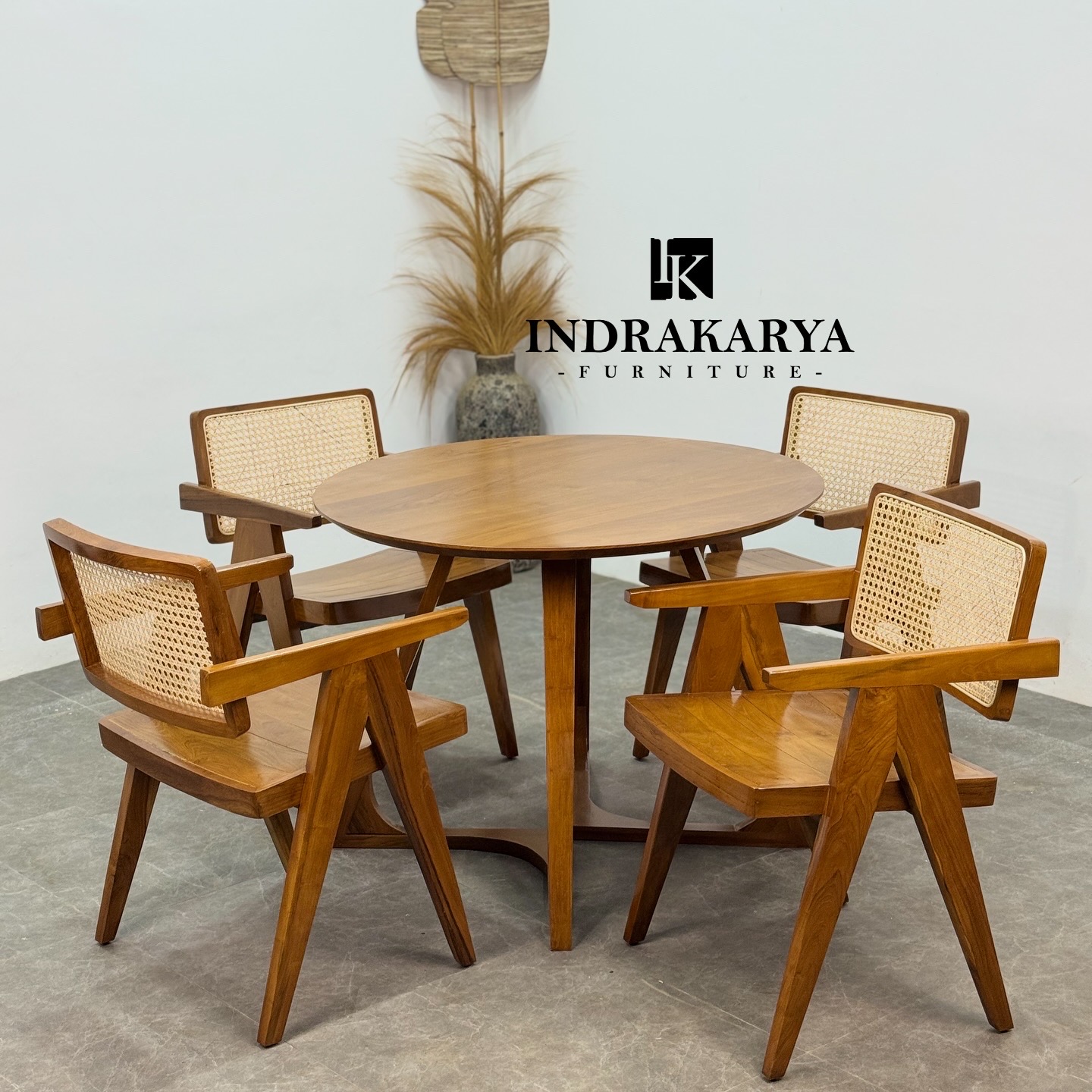 Arravi Cane Round Dining Set