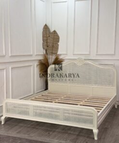 Eropan Classic Rattan Bed