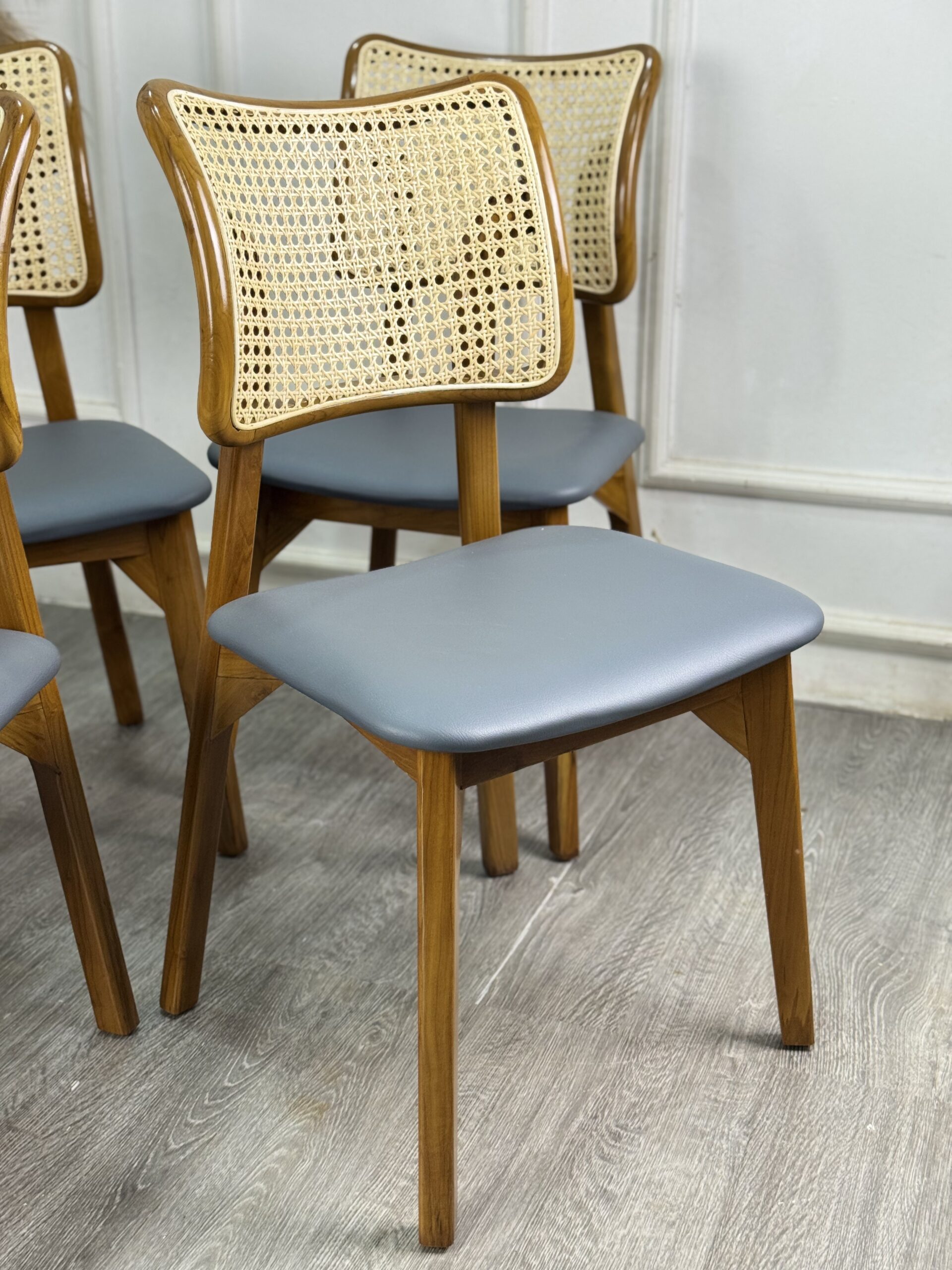 Luwes Rattan Chair -2
