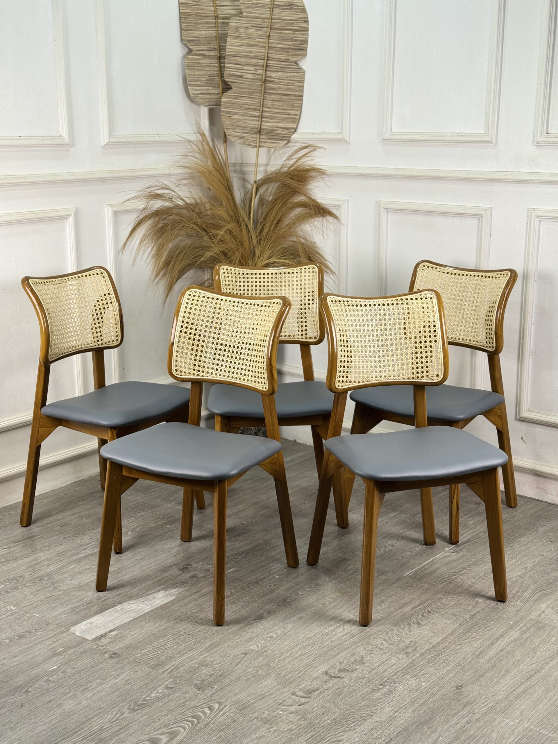 Luwes Rattan Chairs