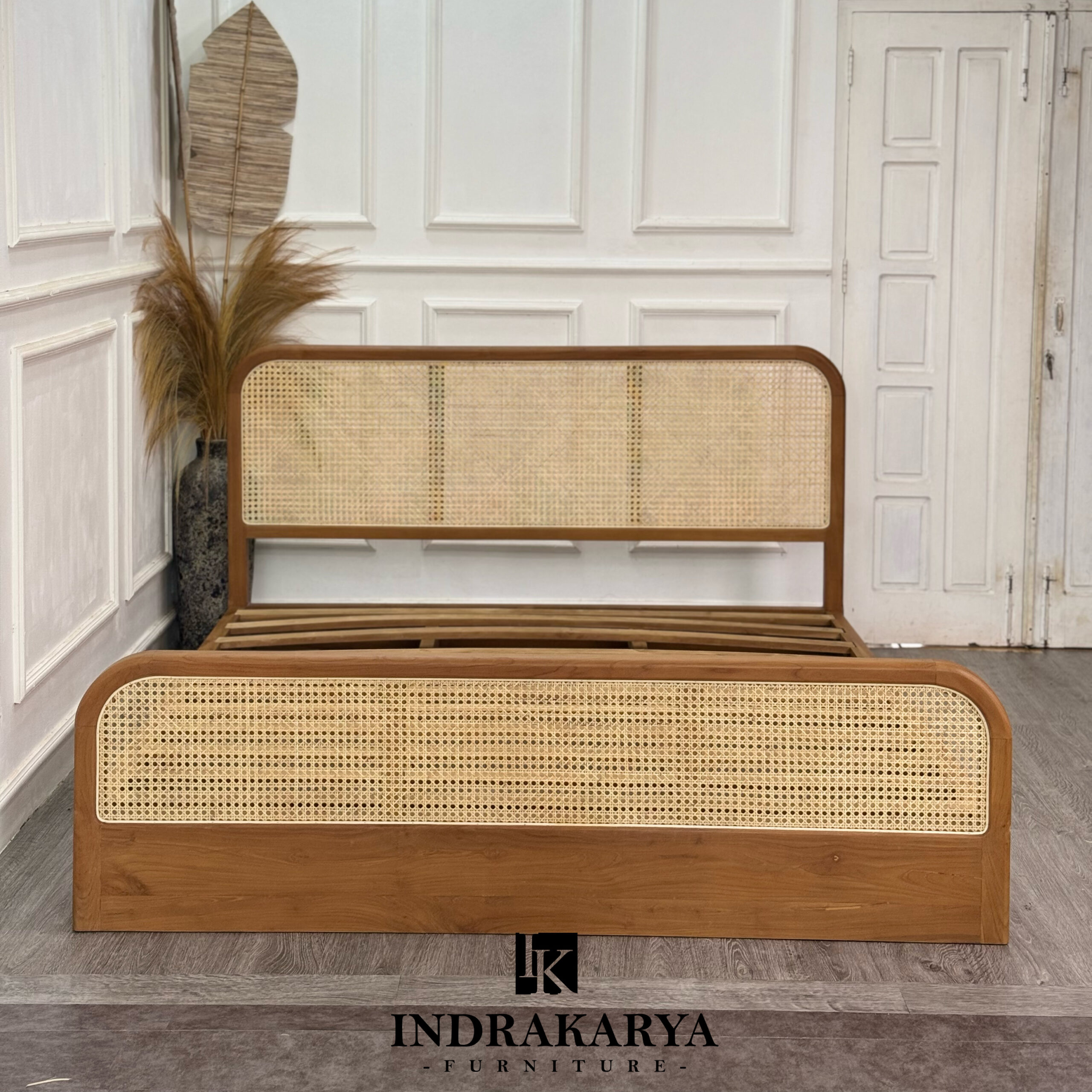 Monarch Cane Bed -2