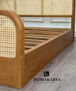 Monarch Cane Bed 4