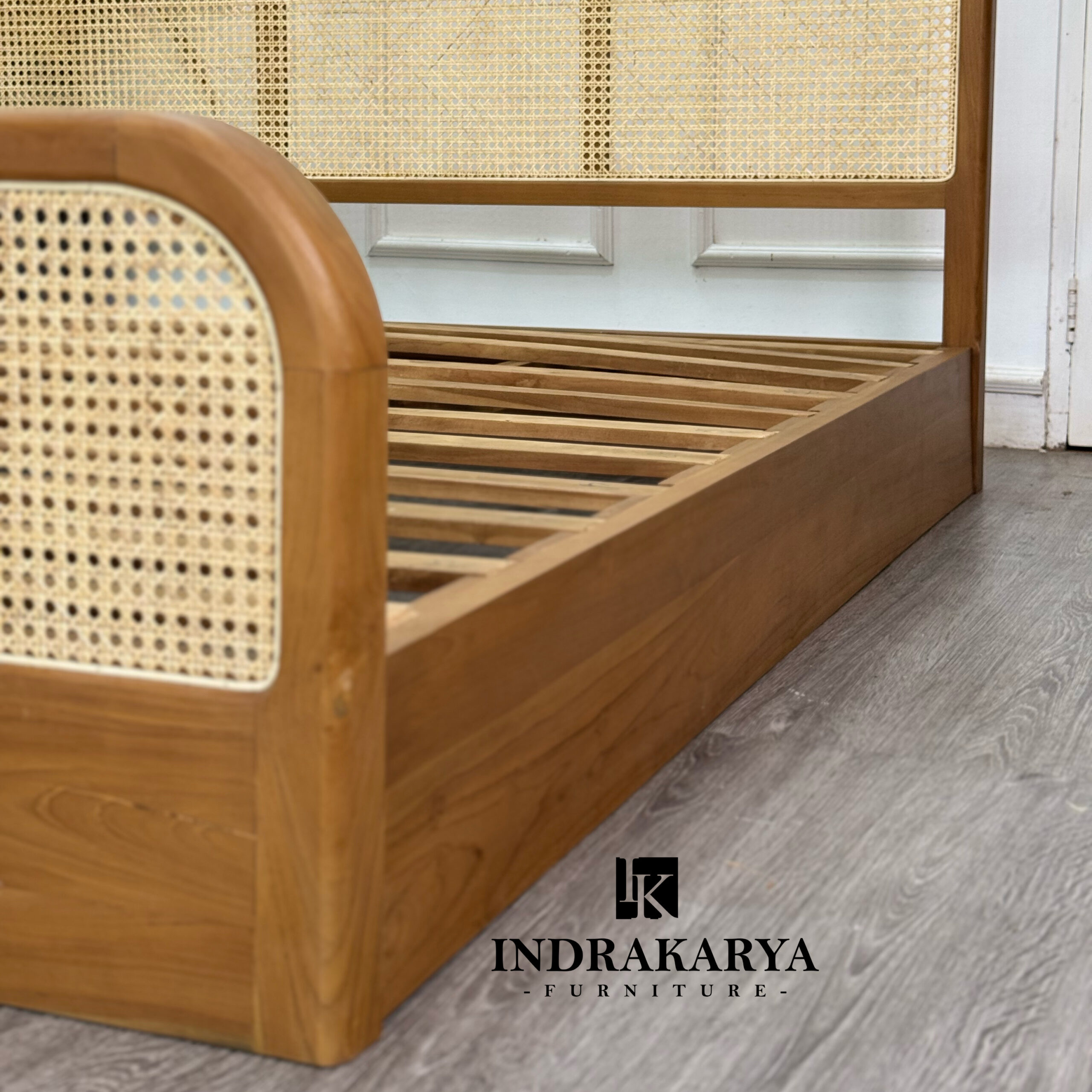 Monarch Cane Bed 4