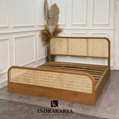 Monarch Cane Bed