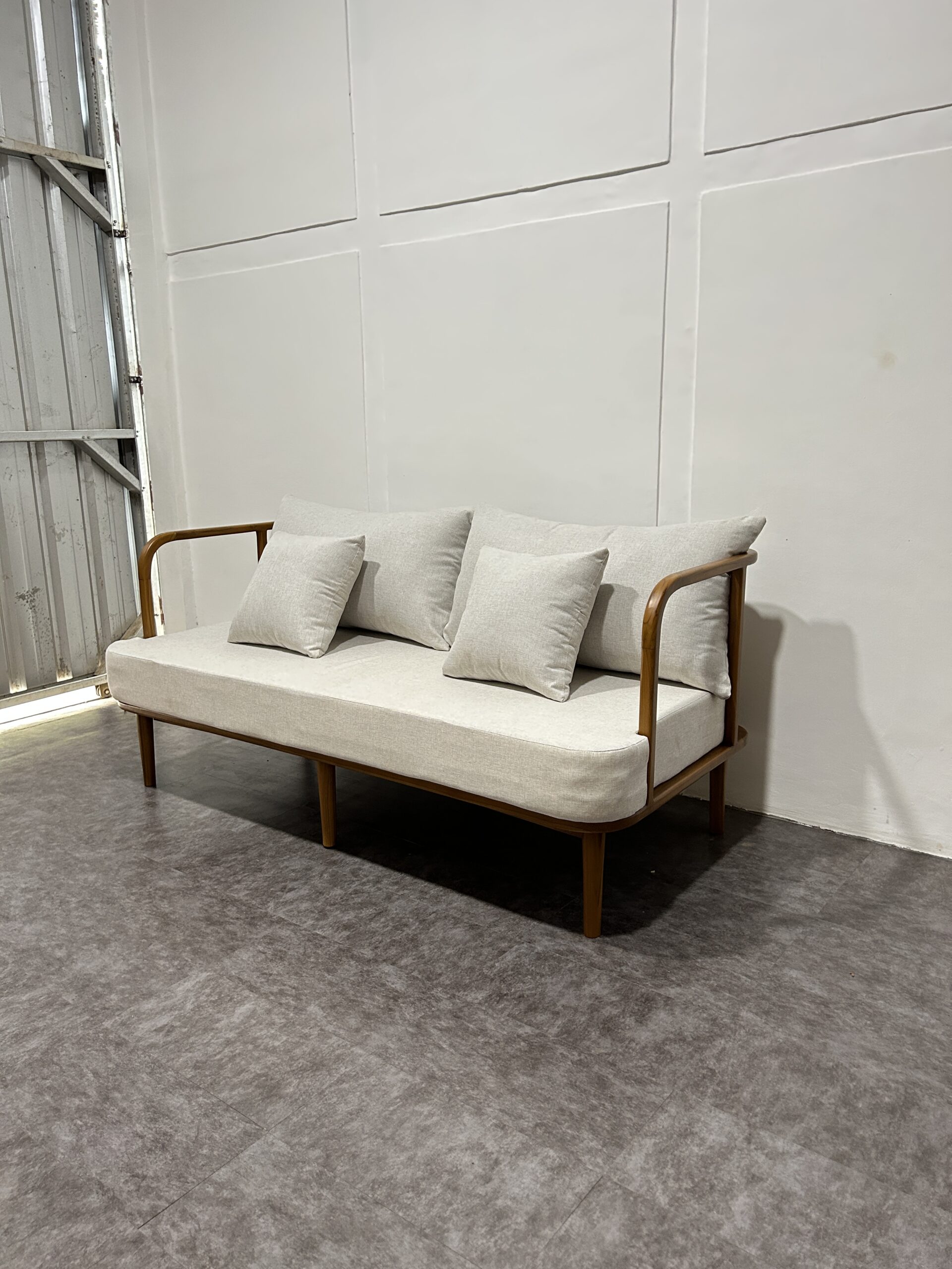 Rengganis Modern Bench 4