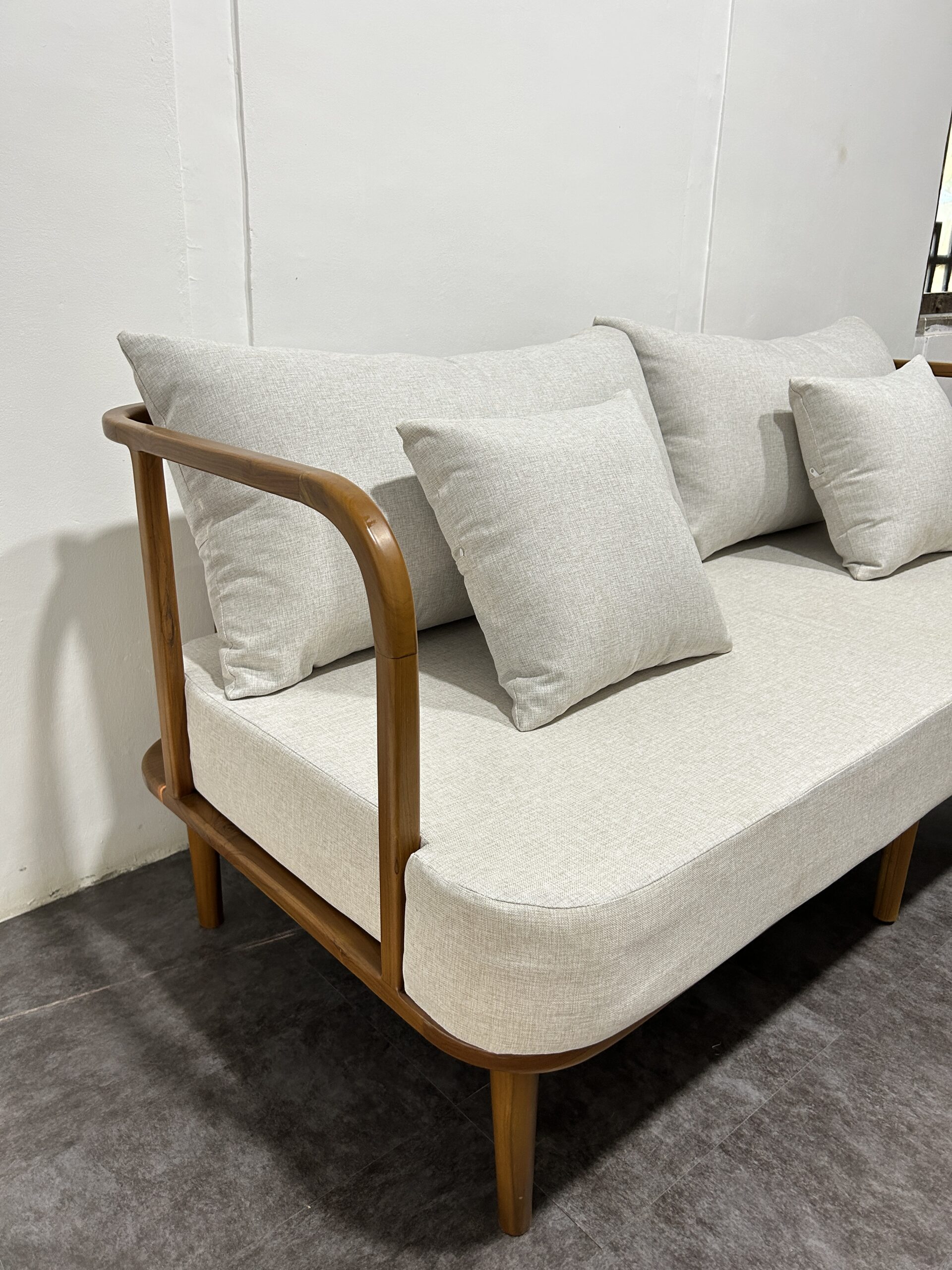 Rengganis Modern Bench 5